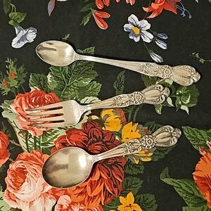 Rogers heritage child's 3 piece set, silver plated